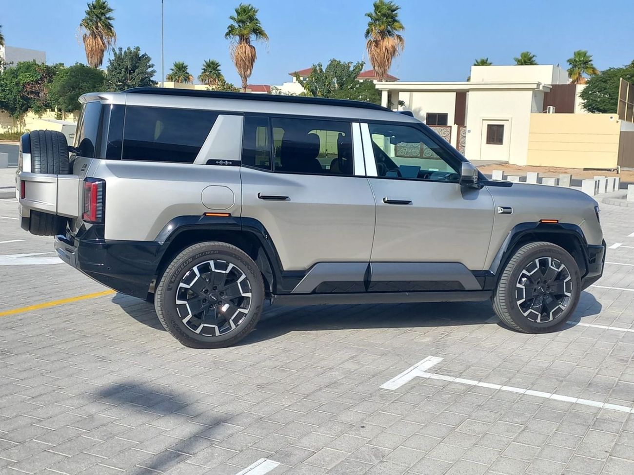 BYD Leopard 8 Smart and Brave Flagship Edition (6 Seats)