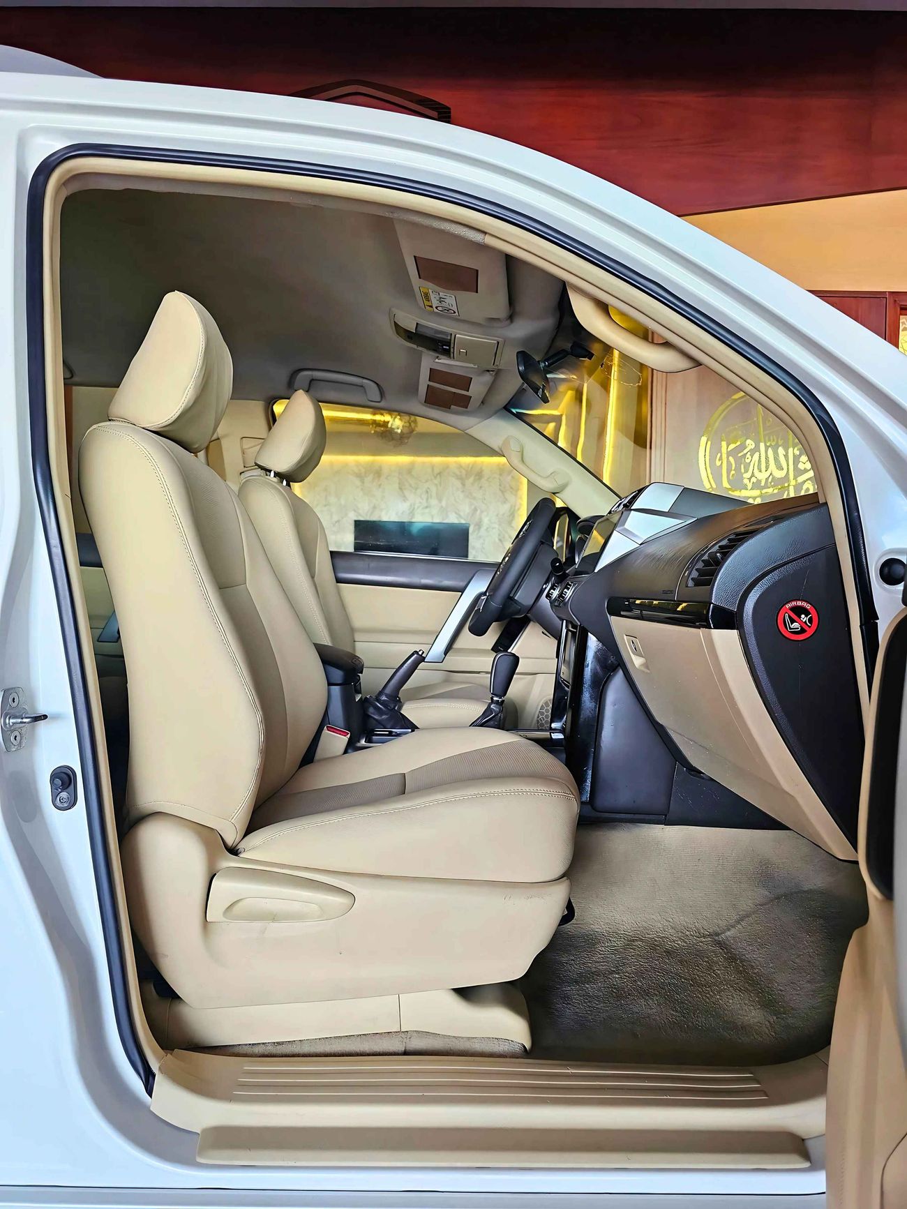 Toyota Prado TXL/4.0L V6/LEATHER SEATS/DVD CAMERA/GCC/EXPORT ONLY/ LOT#93860