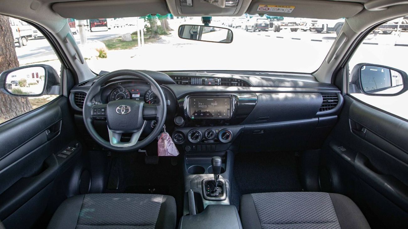 تويوتا هيلوكس DLX 2.4L DOUBLE CAB BASIC A/T