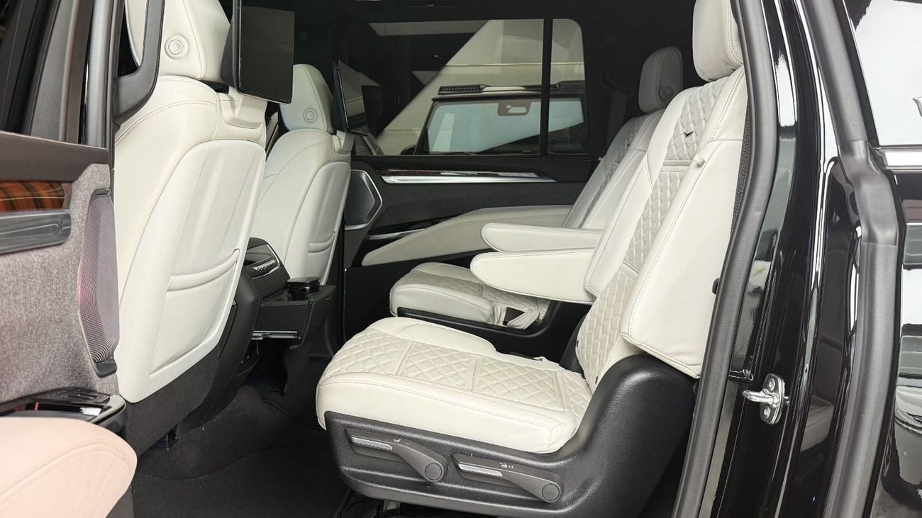 كاديلاك إسكالاد Cadillac Escalade 600 - 6 Seats - 2025