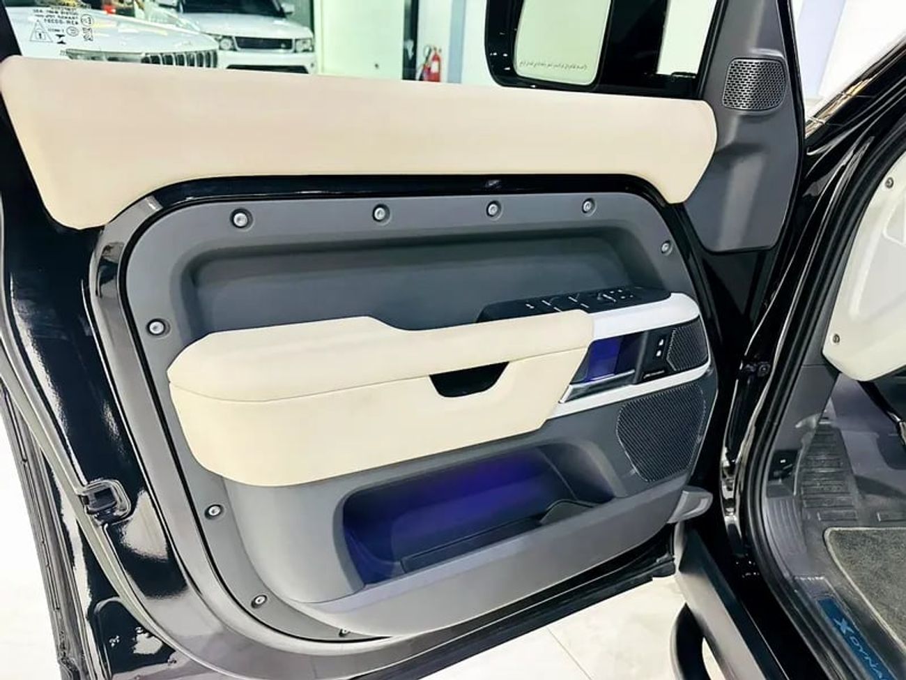 Land Rover Defender X DYNAMIC GCC SPECS UNDER AGENCY WARRANTY TILL ORIGINAL PAINT