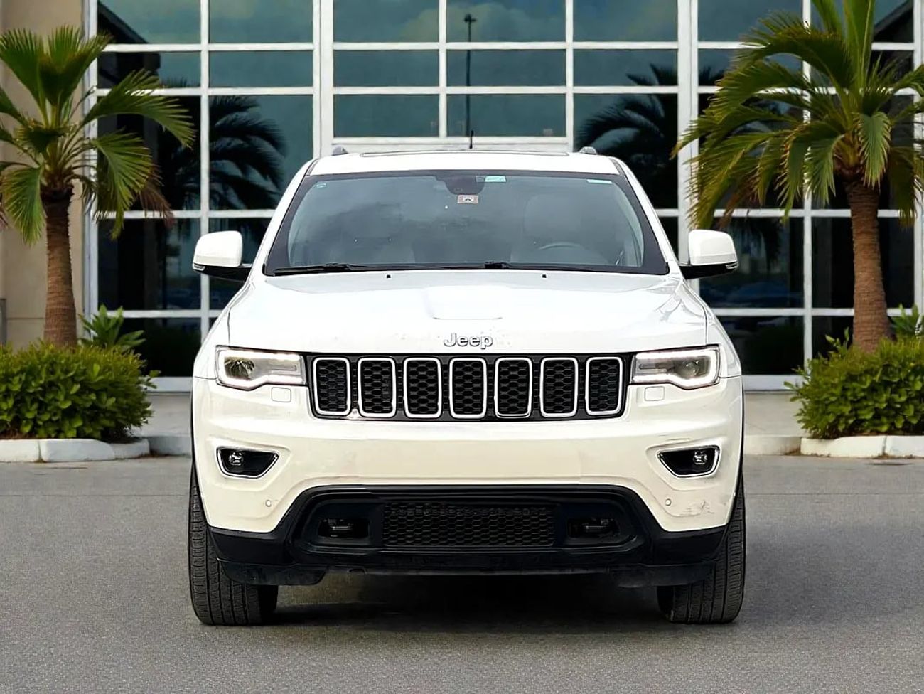 Jeep Grand Cherokee 1,157 P.M | Exclusive - GCC Specs | Original paint