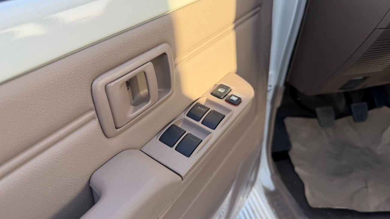 Toyota Land Cruiser Pick Up LC79 DC 2.8 MT BASIC OPTION 2025 GCC