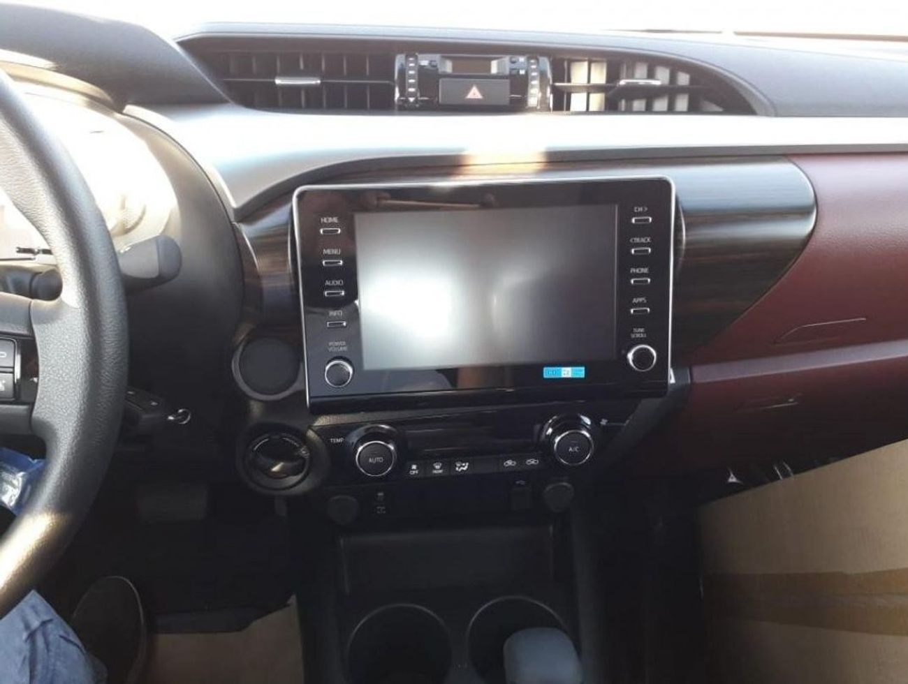 تويوتا هيلوكس Toyota Hilux 4x4 Double Cabin 2.4L Diesel AT full option 2022YM