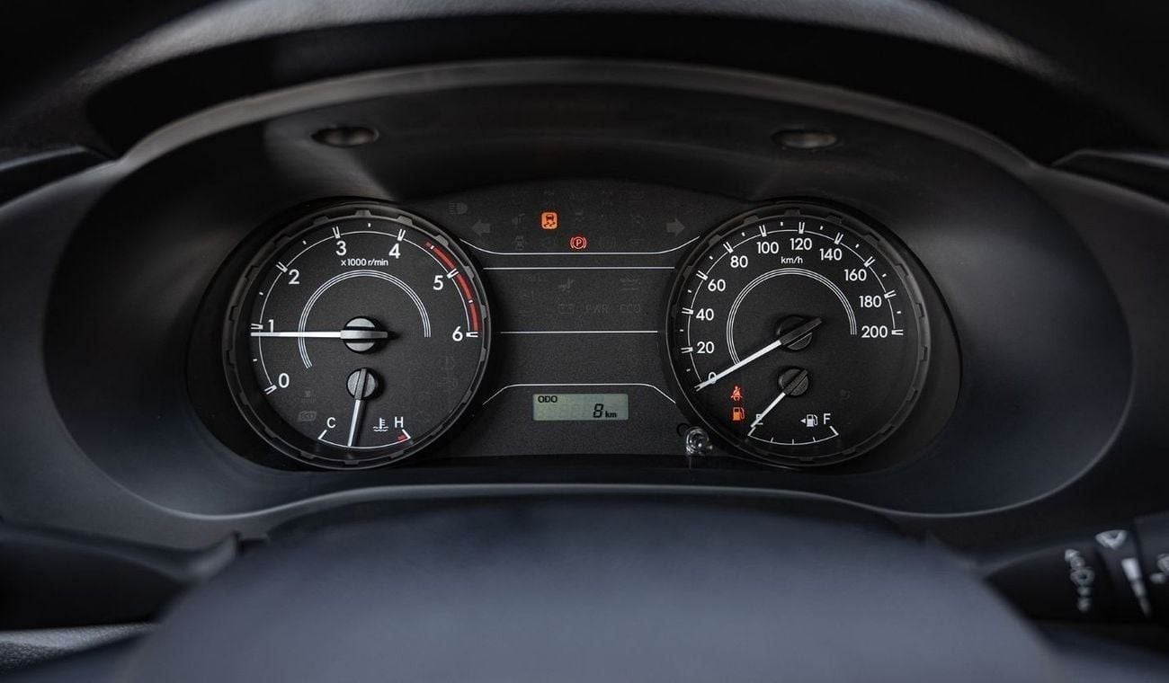 تويوتا هيلوكس Toyota hilux 2.4L DIESEL basic option MY2025