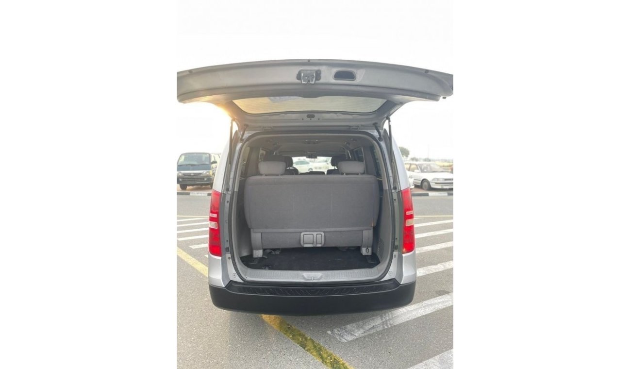 Hyundai H-1 2019 Hyundai H1 2.4L V4 - Automatic - 12 Seater Passenger - Patrol / GCC Specs