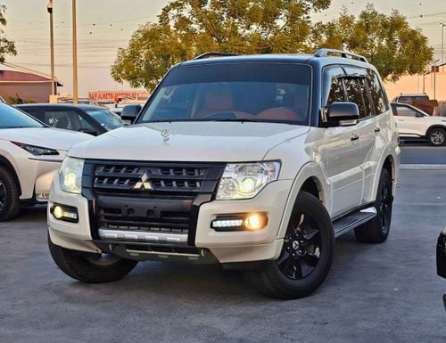 ميتسوبيشي باجيرو SIGNATURE EDITION / SUNROOF / LEATHER SEATS / BLACK EDITION RIMS