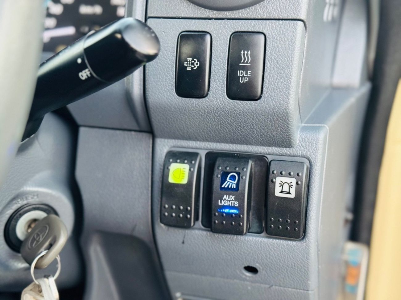 Toyota Land Cruiser Pick Up Toyota Land Cruiser pickup single cabin diesel v8 turbo engine