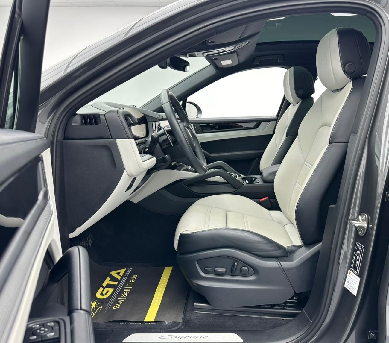 Porsche Cayenne Base Coupe 2024 Porsche Cayenne Coupe, Feb/2027 Porsche Warranty, Porsche Full Service History, GCC