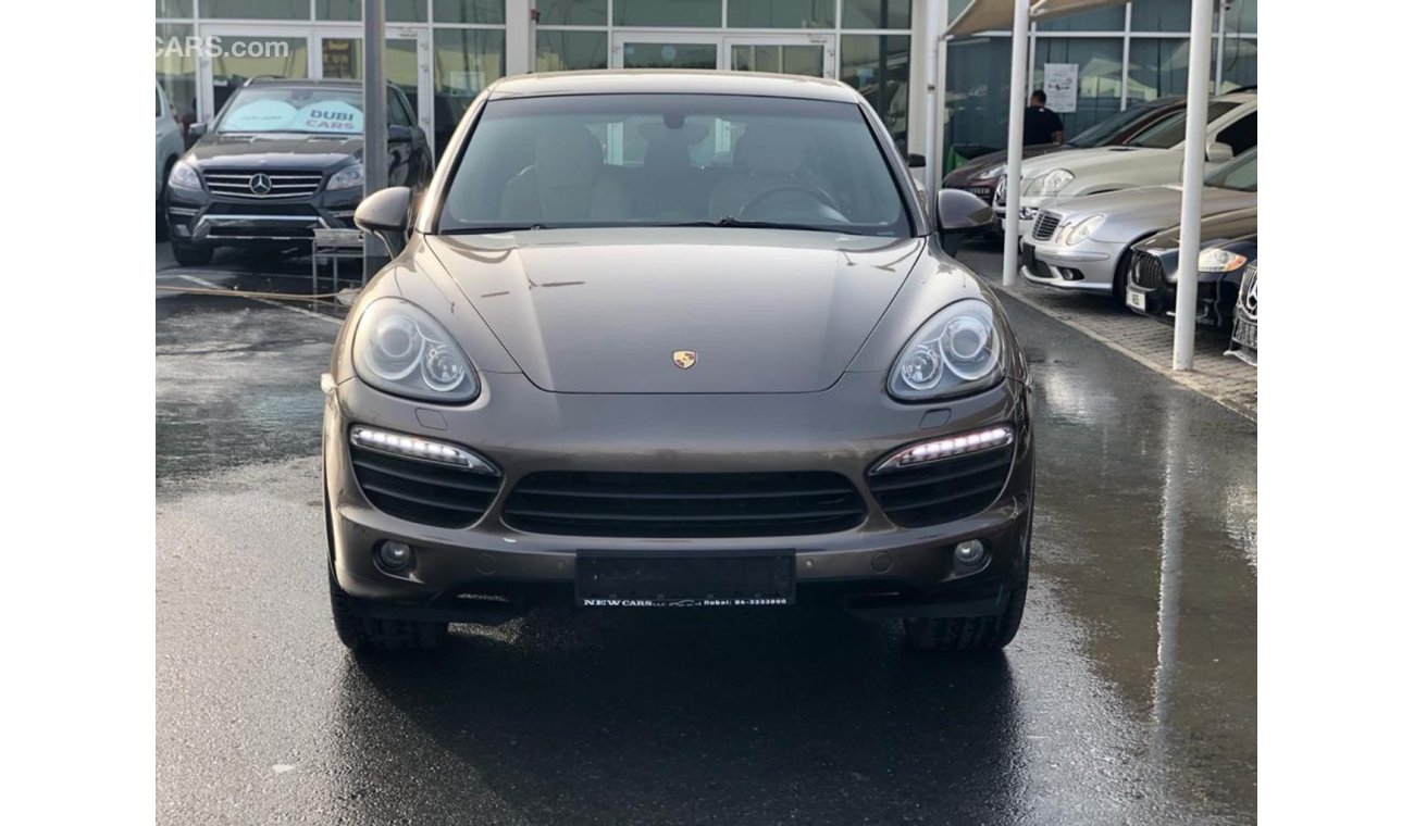 Porsche Cayenne Porsche Cayenne model 2011 GCC car prefect condition full option panoramic roof leather seats back c