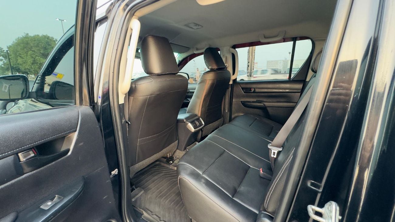 Toyota Hilux DOUBLE CABIN | GTK BULL BAR | HEAVY LED SPOTLIGHTS | AT | 2.8L DIESEL ENGINE