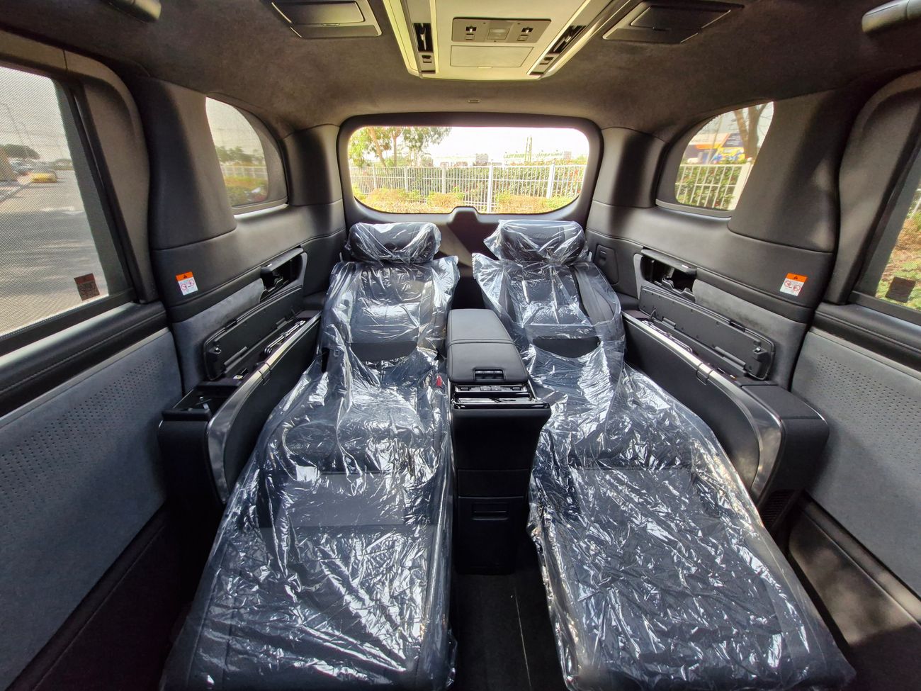 لكزس LM 350h AWD ULTRA LUXURY BRAND NEW 0KM