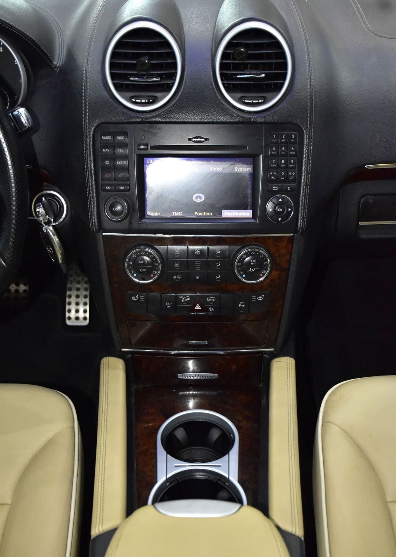 مرسيدس بنز ML 350 EXCELLENT DEAL for our Mercedes Benz ML350 4Matic ( 2011 Model ) in Black Color GCC Specs