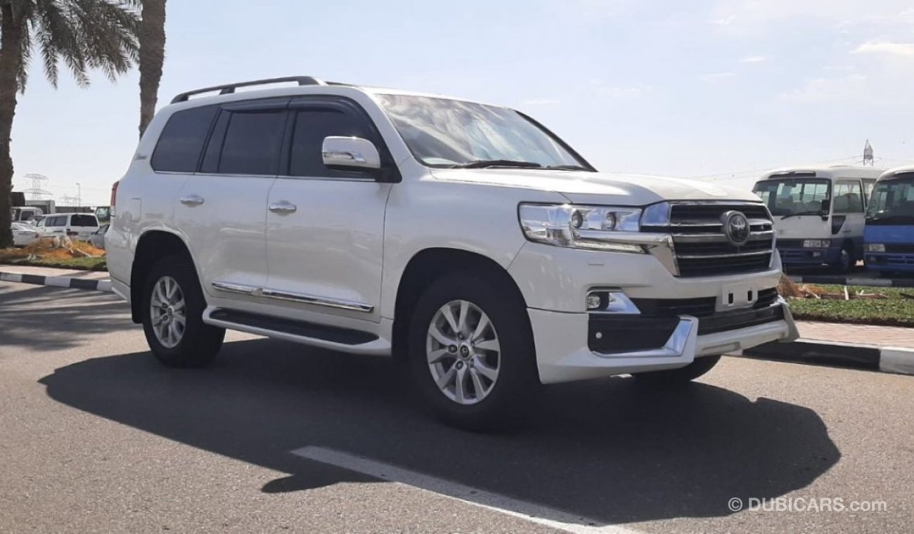 تويوتا لاند كروزر TOYOTA LAND CRUISER SAHARA V8 DIESEL FULL OPTION 2018 MODEL COOL BOX 4 CAMERA  RADAR COOL AND HEAT S