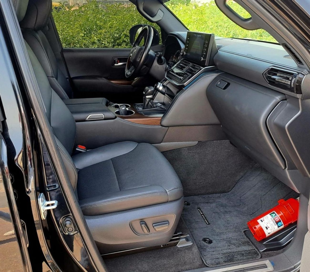 تويوتا لاند كروزر GXR 4.0L 2022 4.0L GCC (3580/-MONTHLY)