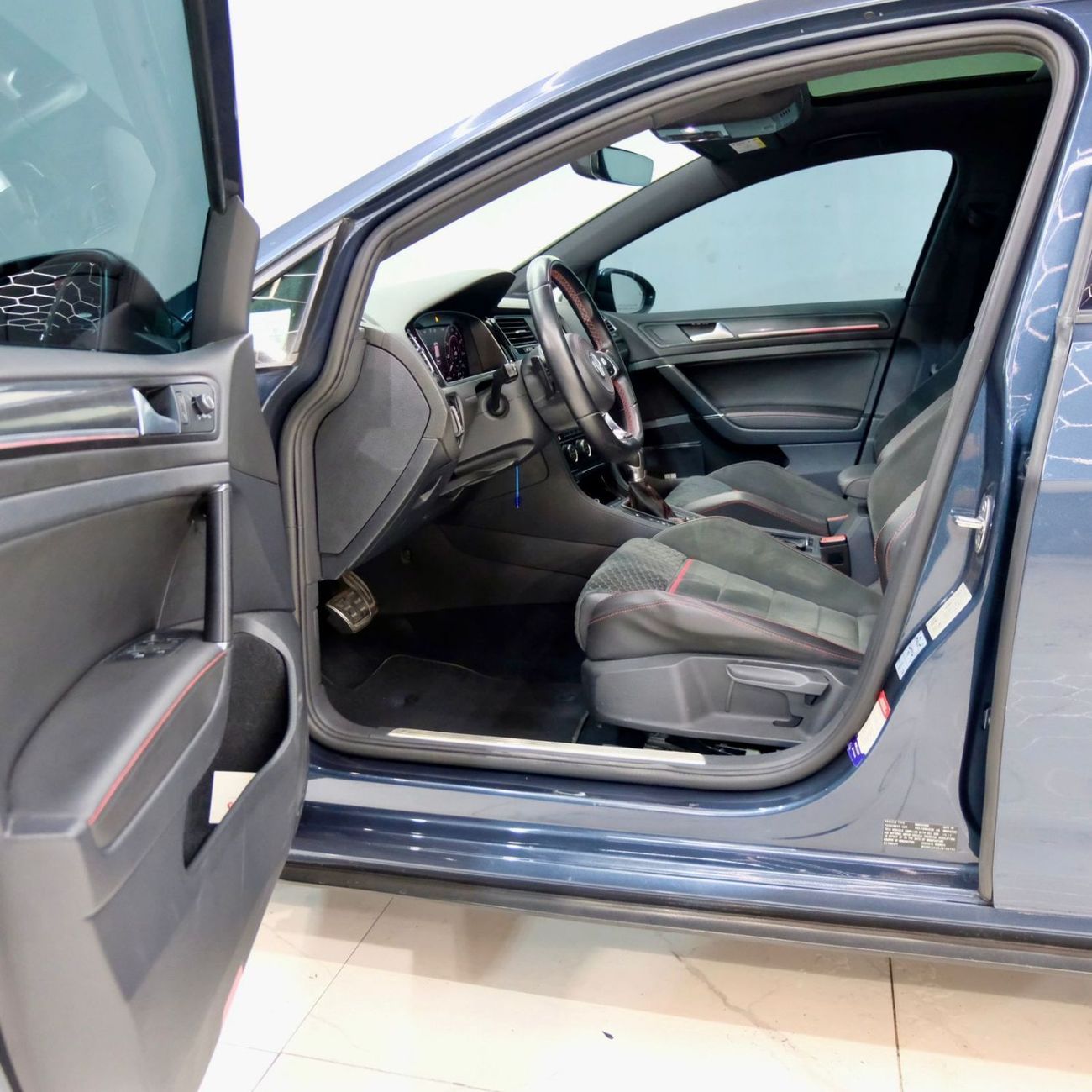 فولكس واجن جولف GTI 2.0L