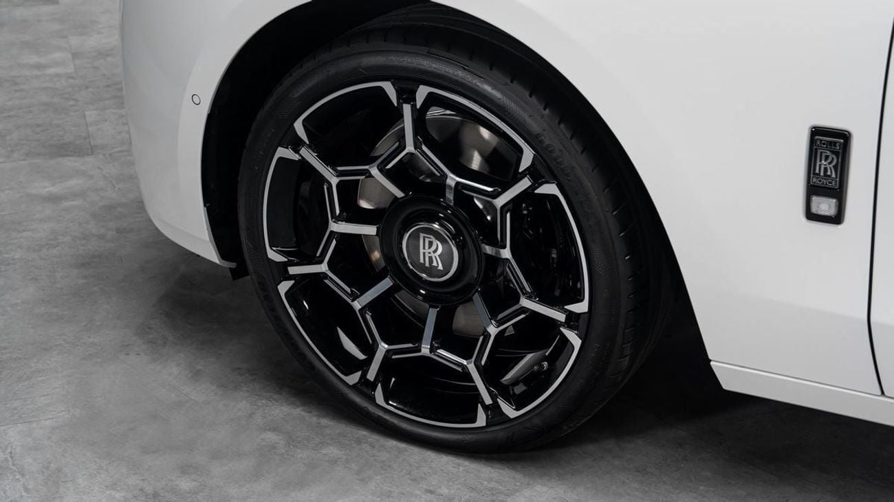 رولز رويس جوست Black Badge - 2026 - GCC Specs - Under Warranty and Service Contract