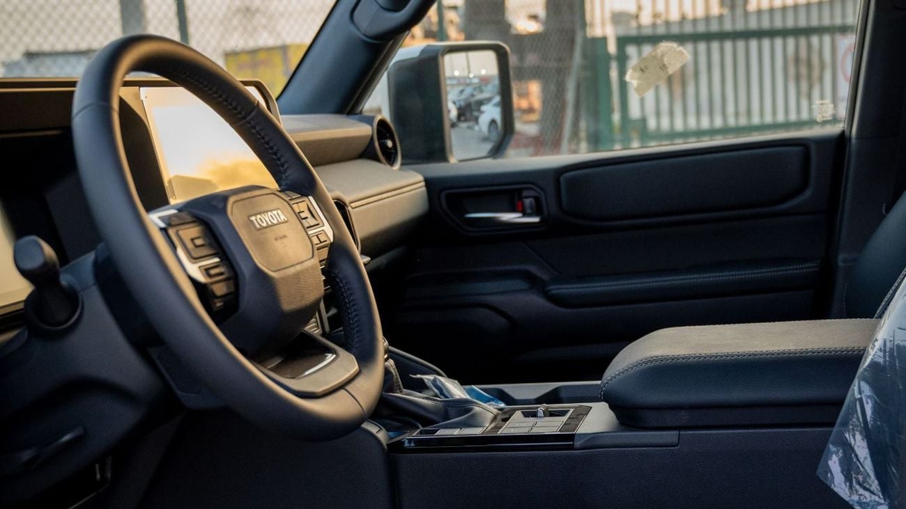 تويوتا برادو 2.8T DSL All Rounder . Four Wheel Drive , 7 Seats . 5 Door . Automatic