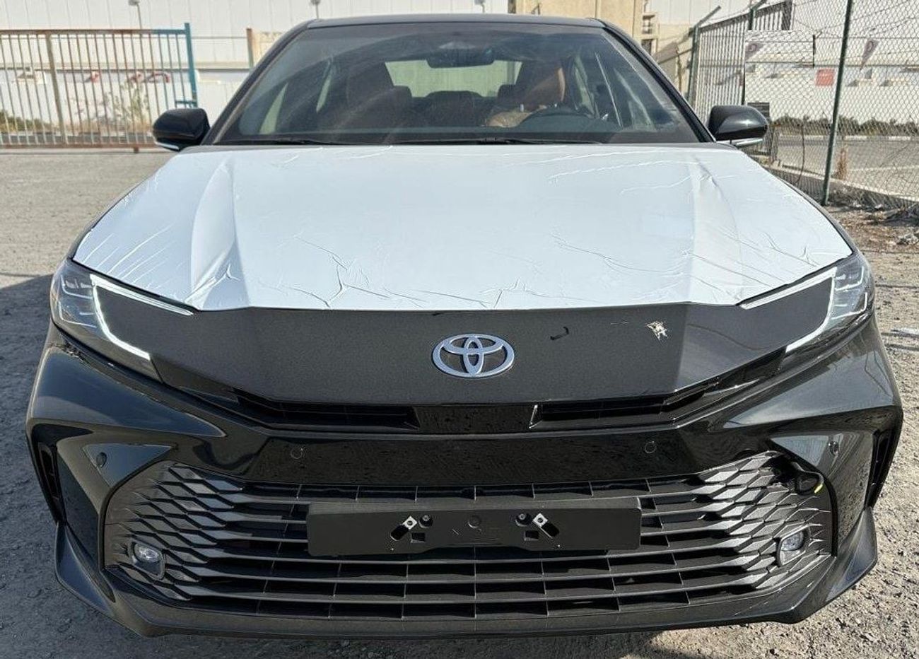 تويوتا كامري 2.5 GLE - PETROL - RADAR - JBL- ELECTRIC SEAT - MONITOR - MODEL 2026