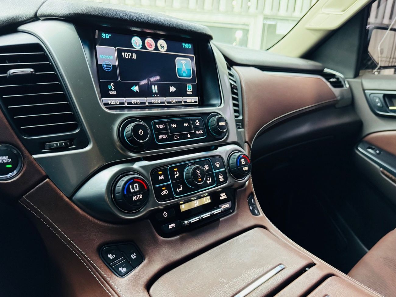 Chevrolet Suburban LTZ 5.3L 4WD