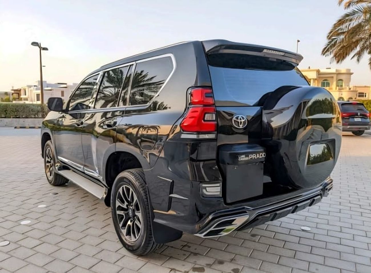 تويوتا برادو TX-L 4.0L LHD-AUTOMATIC-PETROL-4WD-7 SEATS-5 DOORS