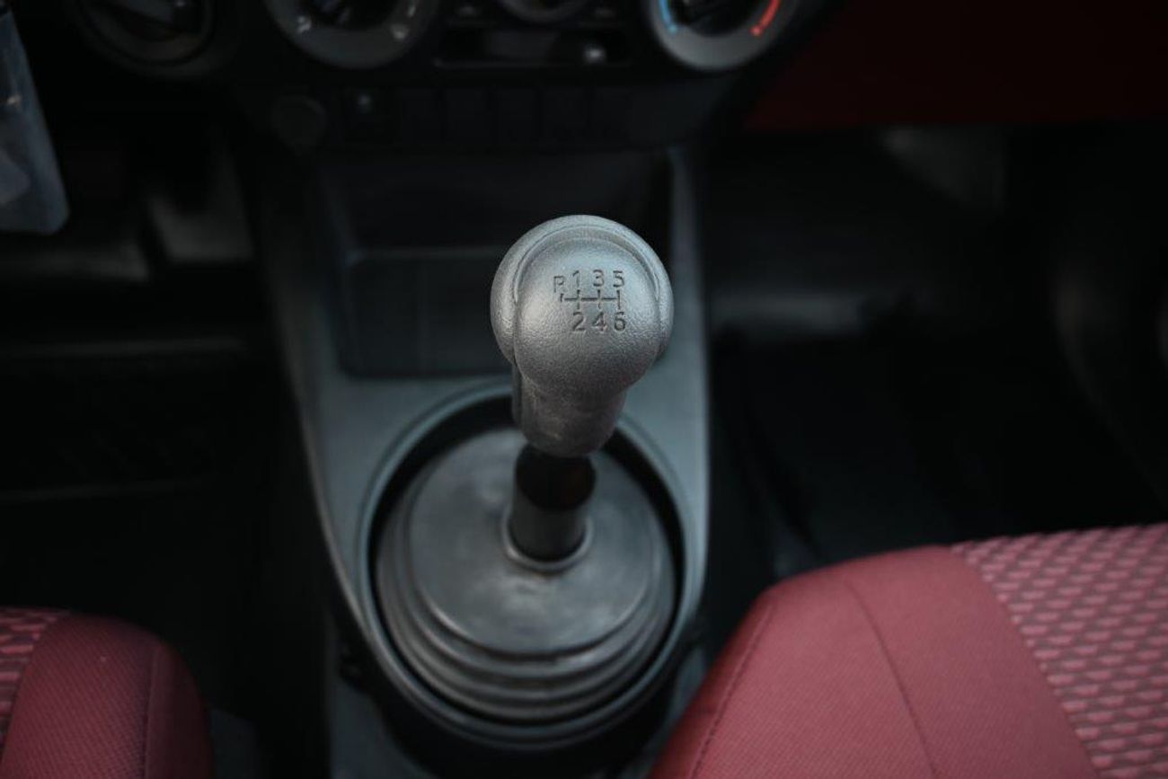 تويوتا هيلوكس Double Cab 2.4L 4x4 Manual Transmission