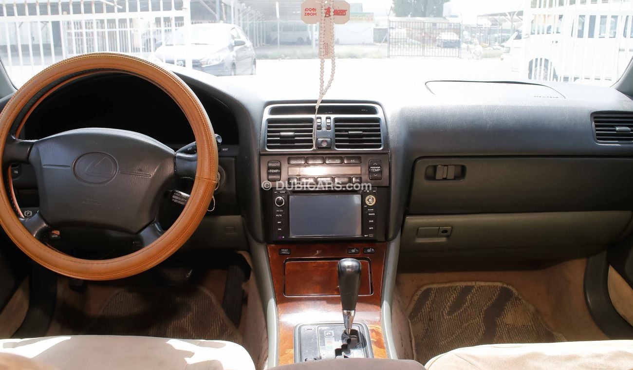 Lexus LS 400