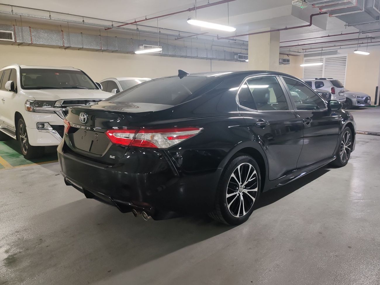 Toyota Camry SE 2.5L (181 HP)