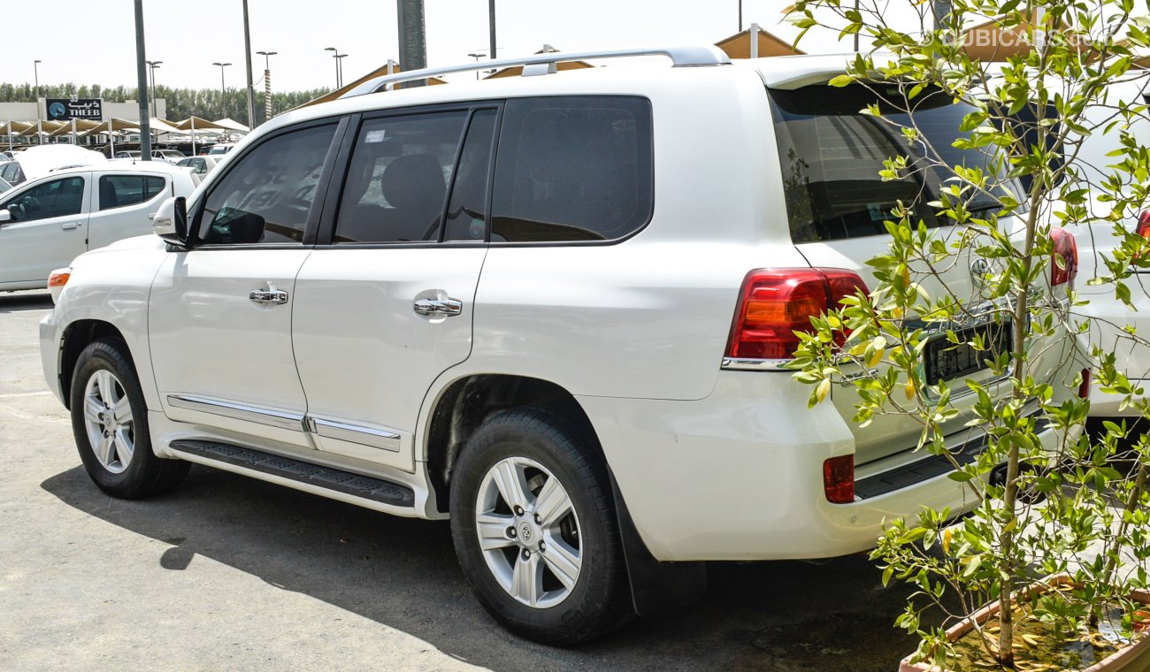 Toyota Land Cruiser GXR V8