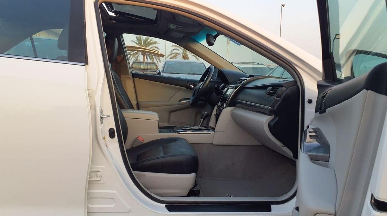 تويوتا كامري Toyota Camry XLE Hyrbrid