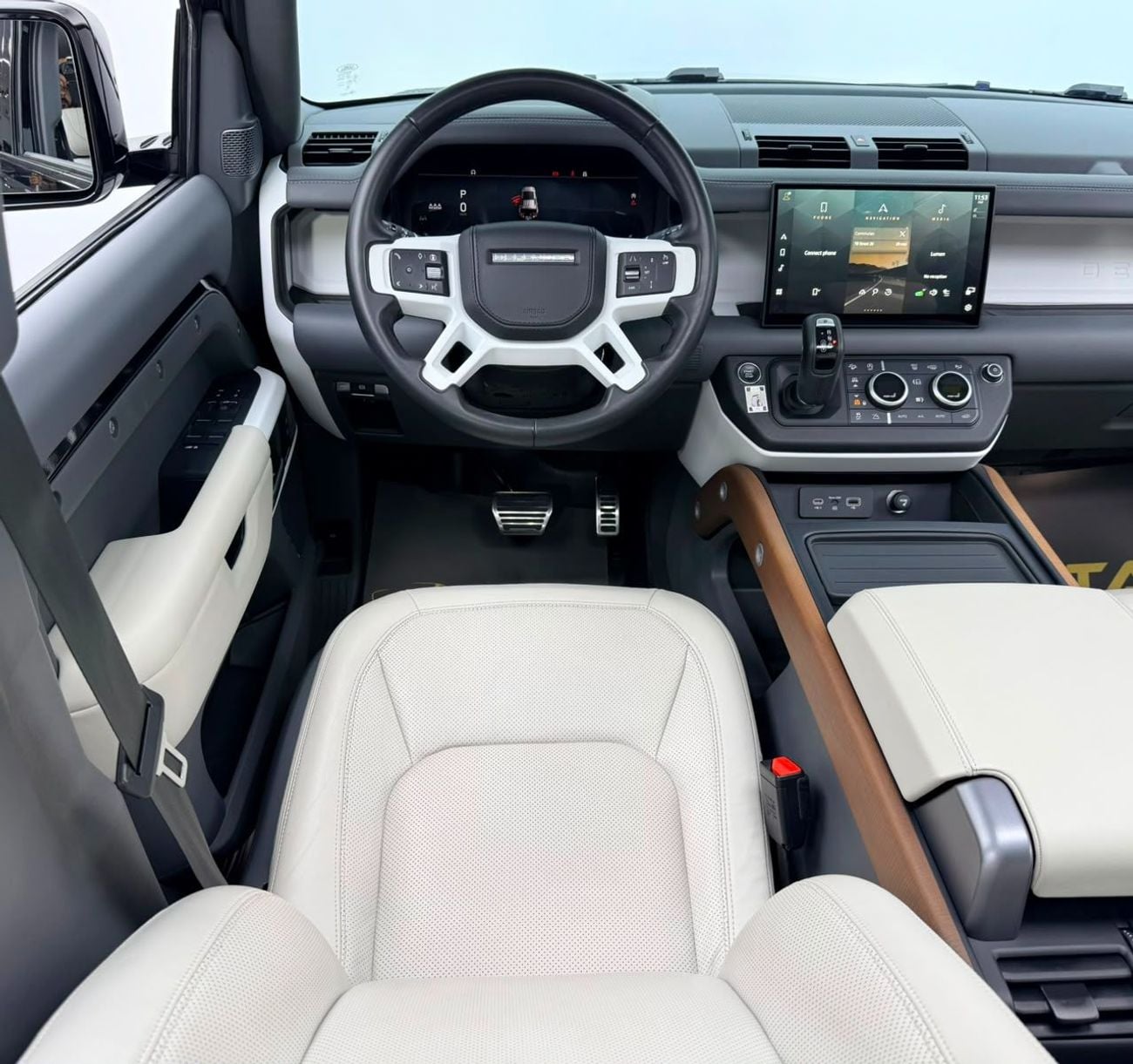 لاند روفر ديفندر 2024 Land Rover Defender 110 HSE P400, 2028 LR Warranty, 2029 LR Service Pack, Fully Loaded, GCC