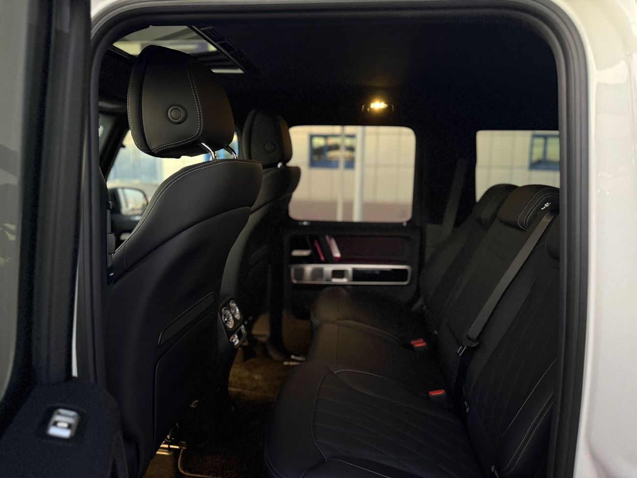 مرسيدس بنز G 63 AMG DOUBLE NIGHT PACKAGE