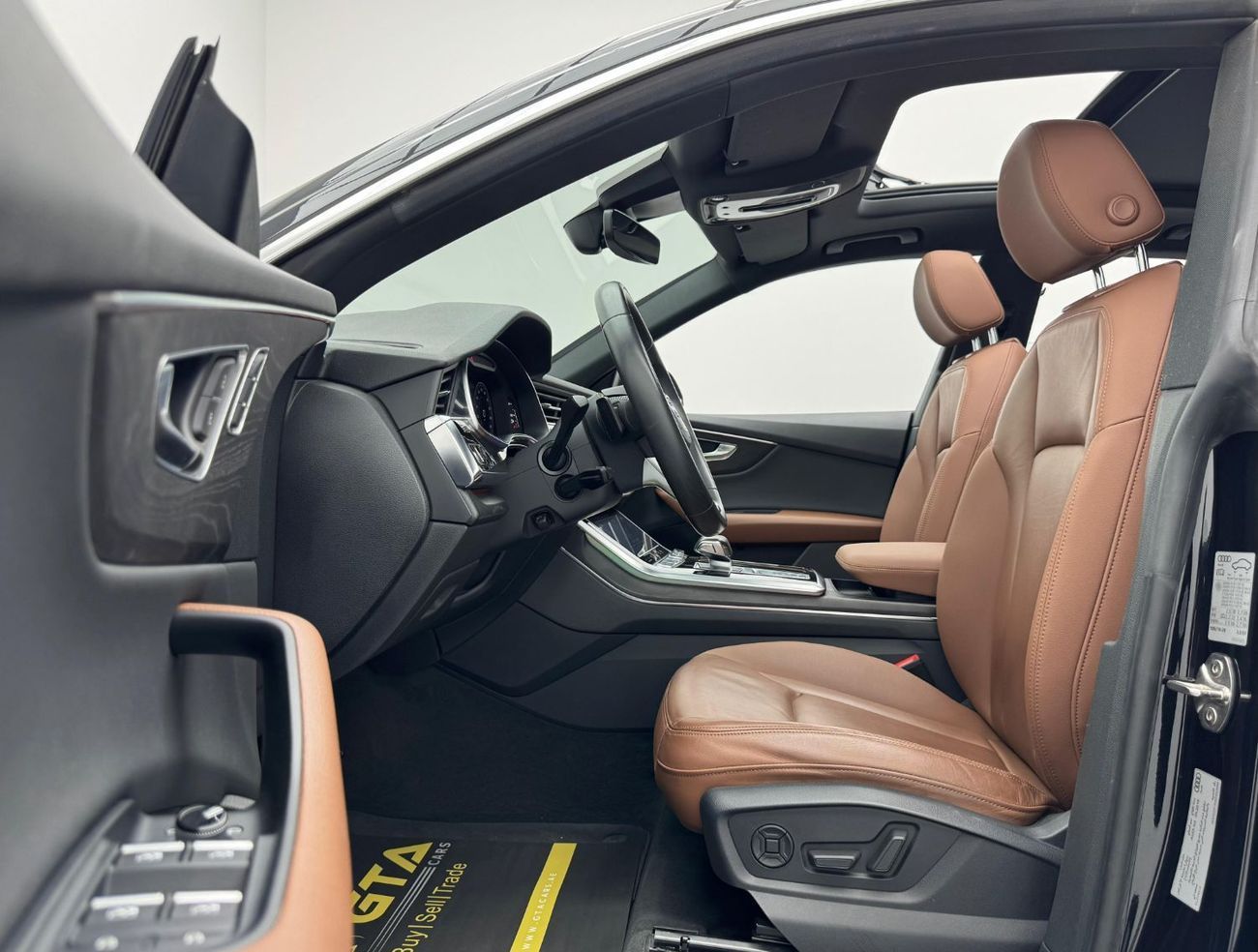 Audi Q8 55 TFSI quattro S-Line 3.0L (340 HP) 2019 Audi Q8 55 TFSI quattro S Line, 2027 Warranty + Service Co