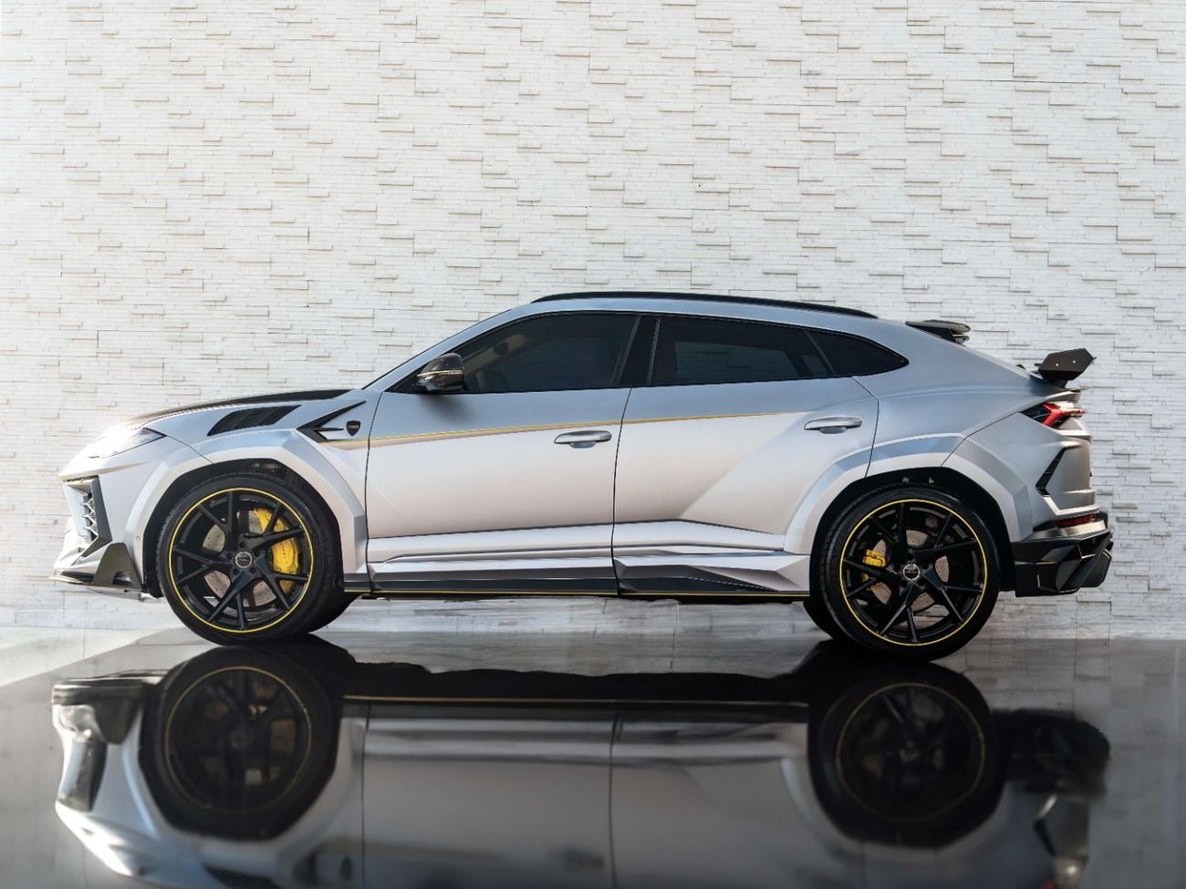 لامبورغيني اوروس Mansory P745