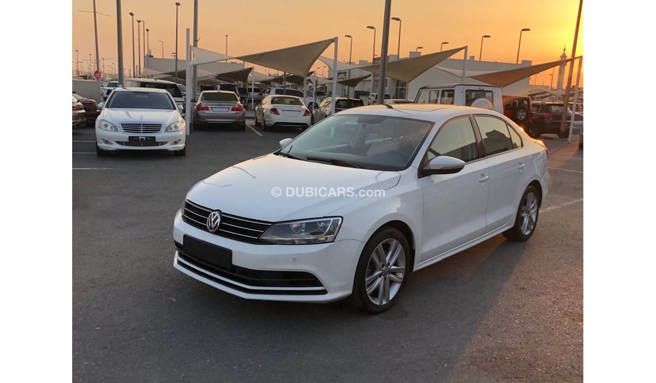 Volkswagen Jetta Volex wagan Getta model 2016 GCC car prefect condition full option sun roof leather seats bac condi