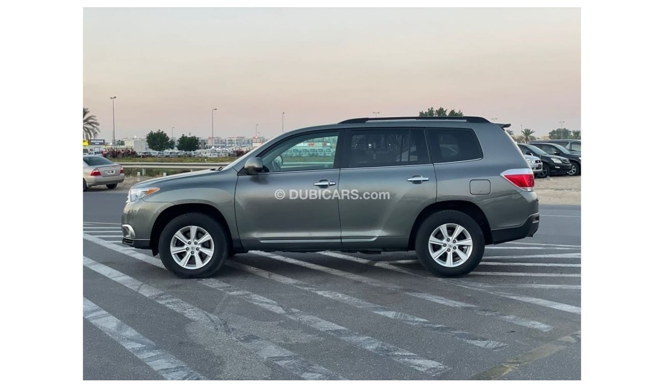 Toyota Highlander “Offer”2013 Toyota Highlander 3.5L V6 4x4 AWD Electric Seats + Rear CAM - - UAE PASS