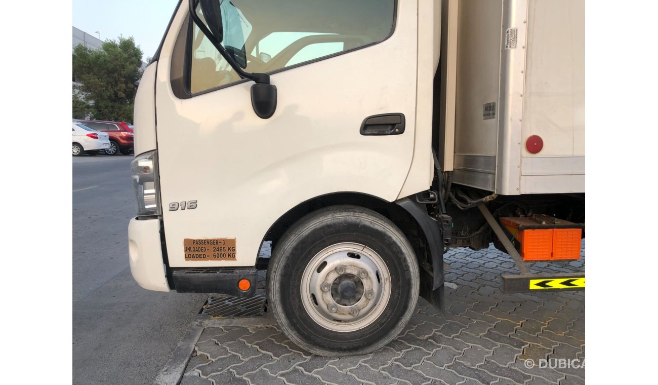 Hino 300 Freezer very clean