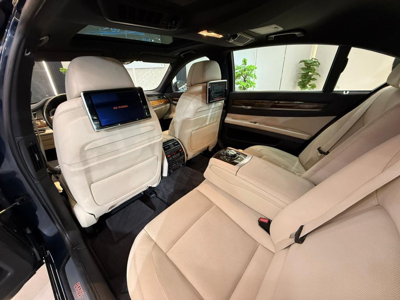 BMW 730Li Exclusive 4.0L ELITE BMW 730Li V6 || GCC II POWERFUL ENGINE II TOP RANGE || REAR SCREENS