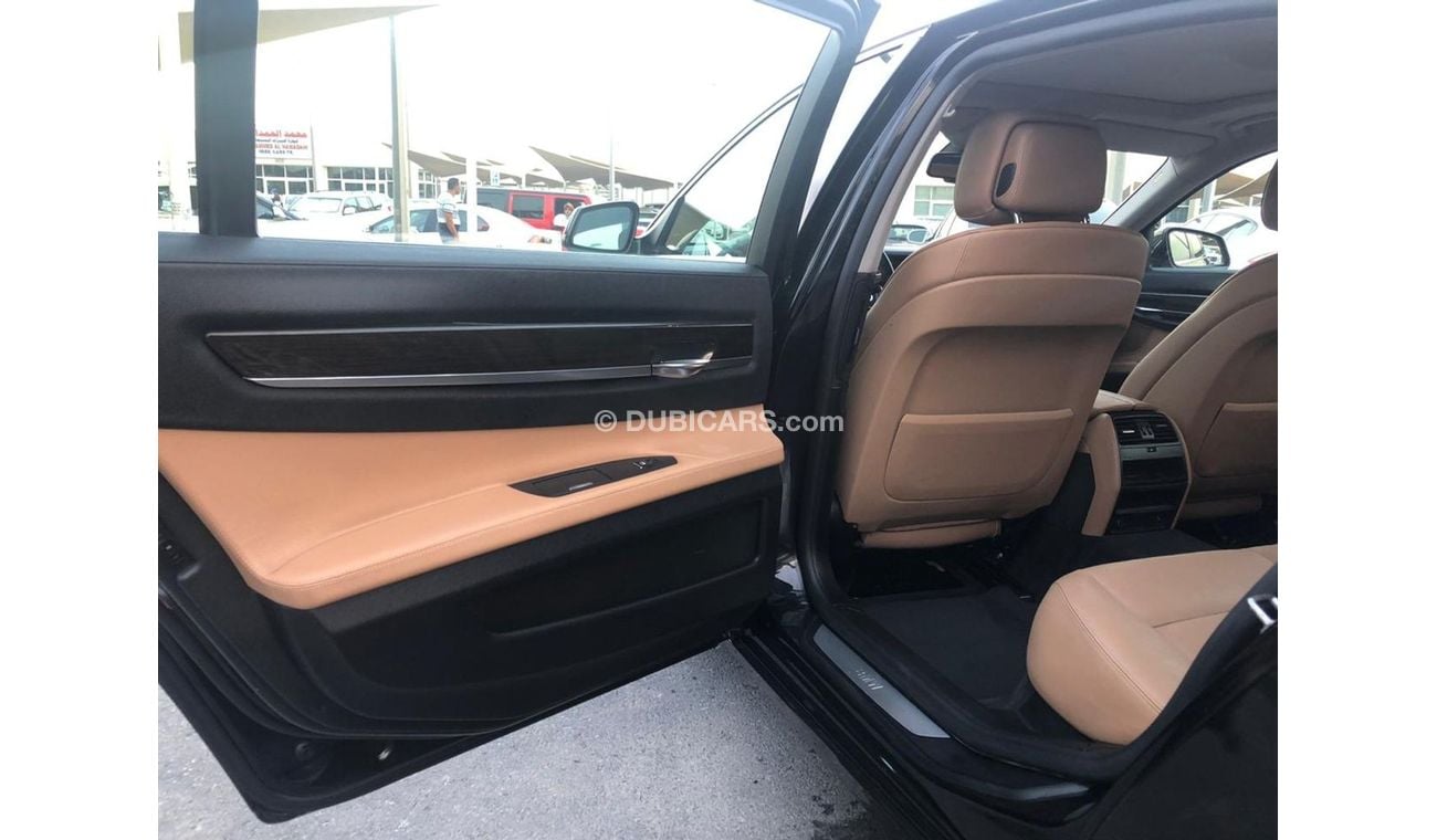 BMW 730Li Bmw 730 model 2012 GCC car prefect condition full option low mileage excellent sound system radio Bl