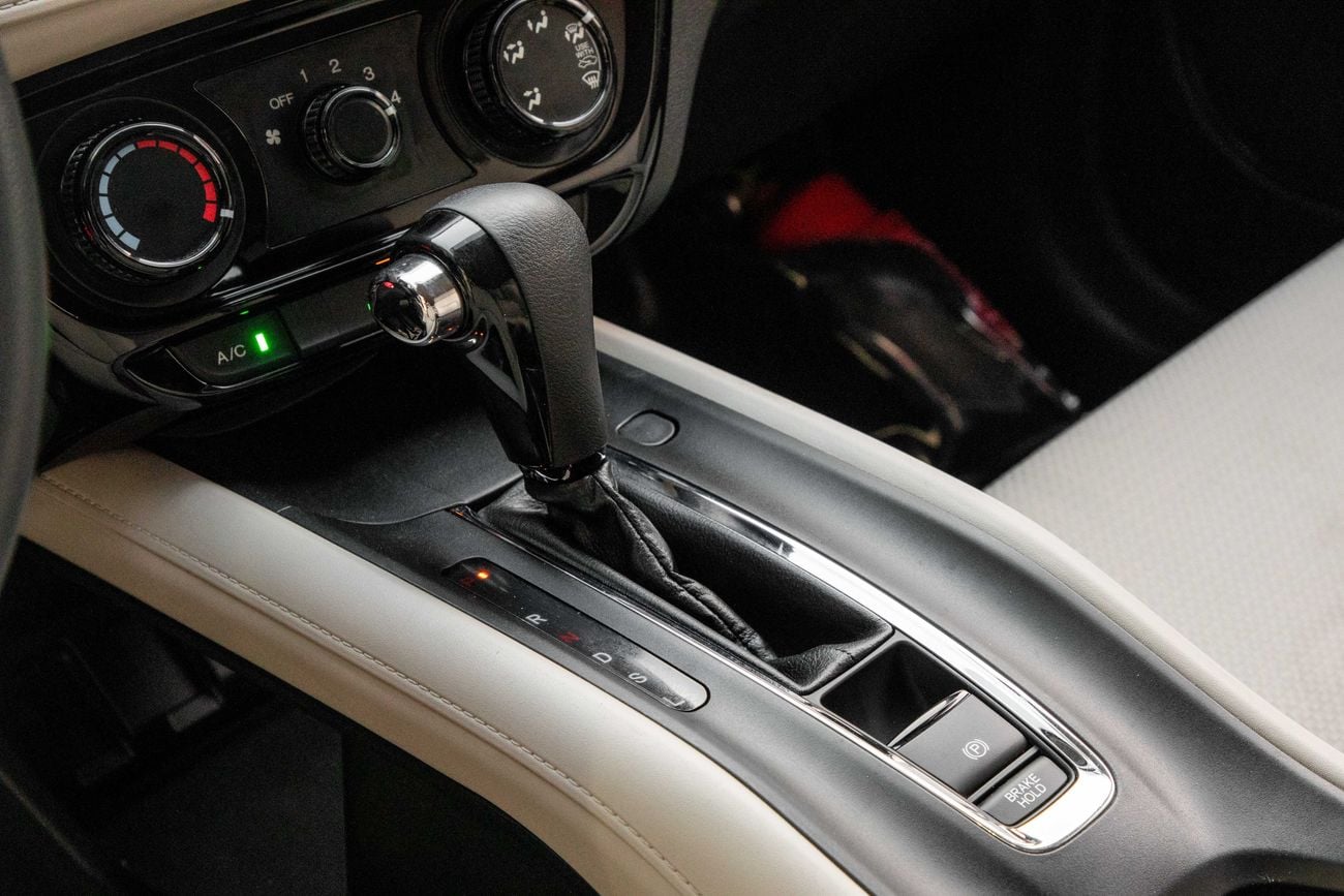 Honda HRV HR-V | 931 P.M | 0% Downpayment | Honda Service History | Under Warranty