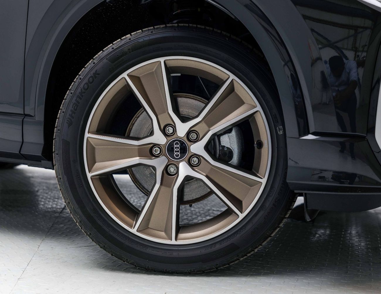 Audi Q2 Fashion 1.5L - Black Inside Black