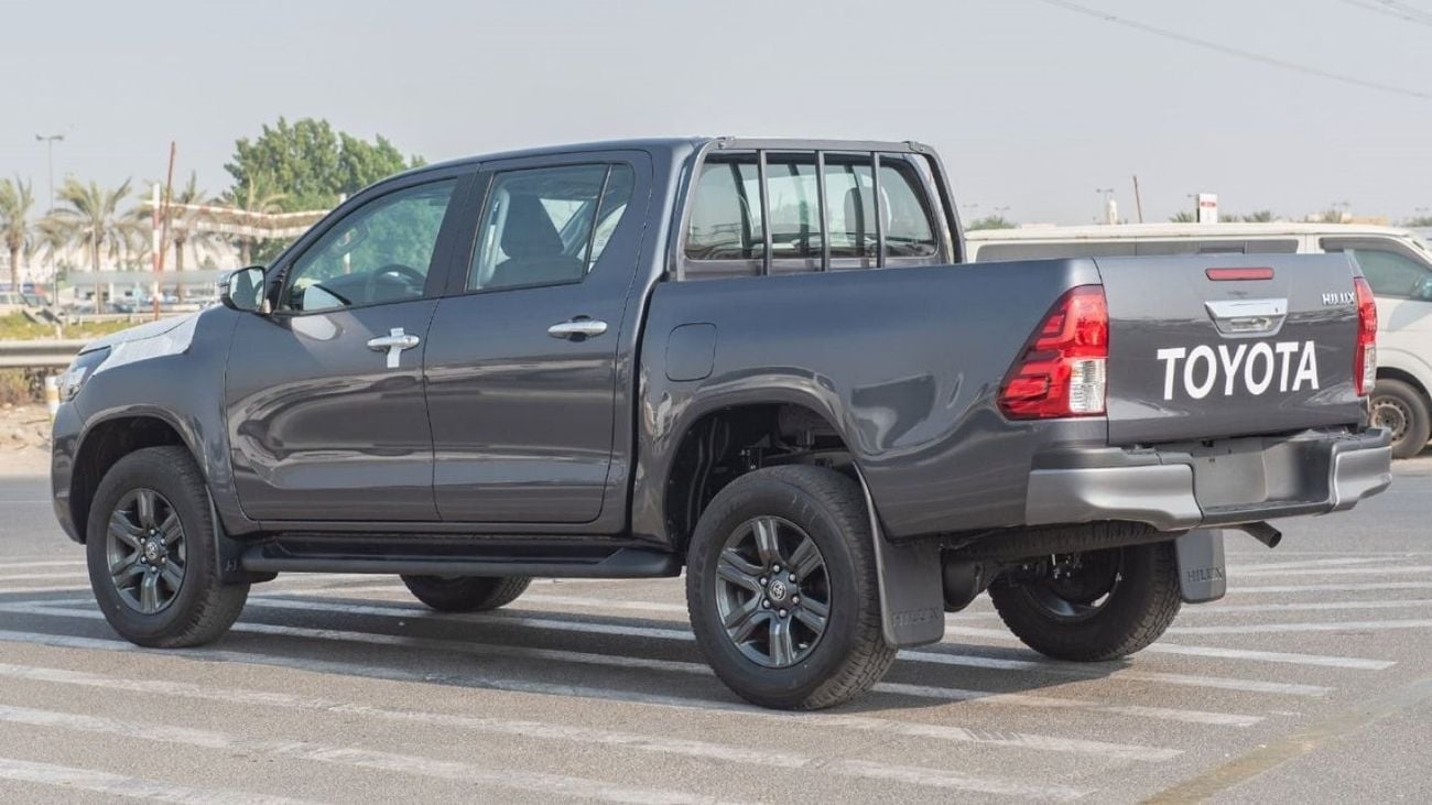 Toyota Hilux TOYOTA HILUX 2.4L DIESEL AT MED OPTION 2024