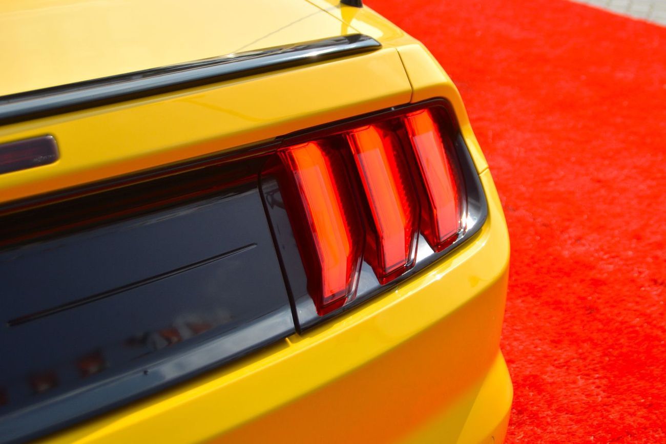 فورد موستانج BUMBLEBEE YELLOW BEAST