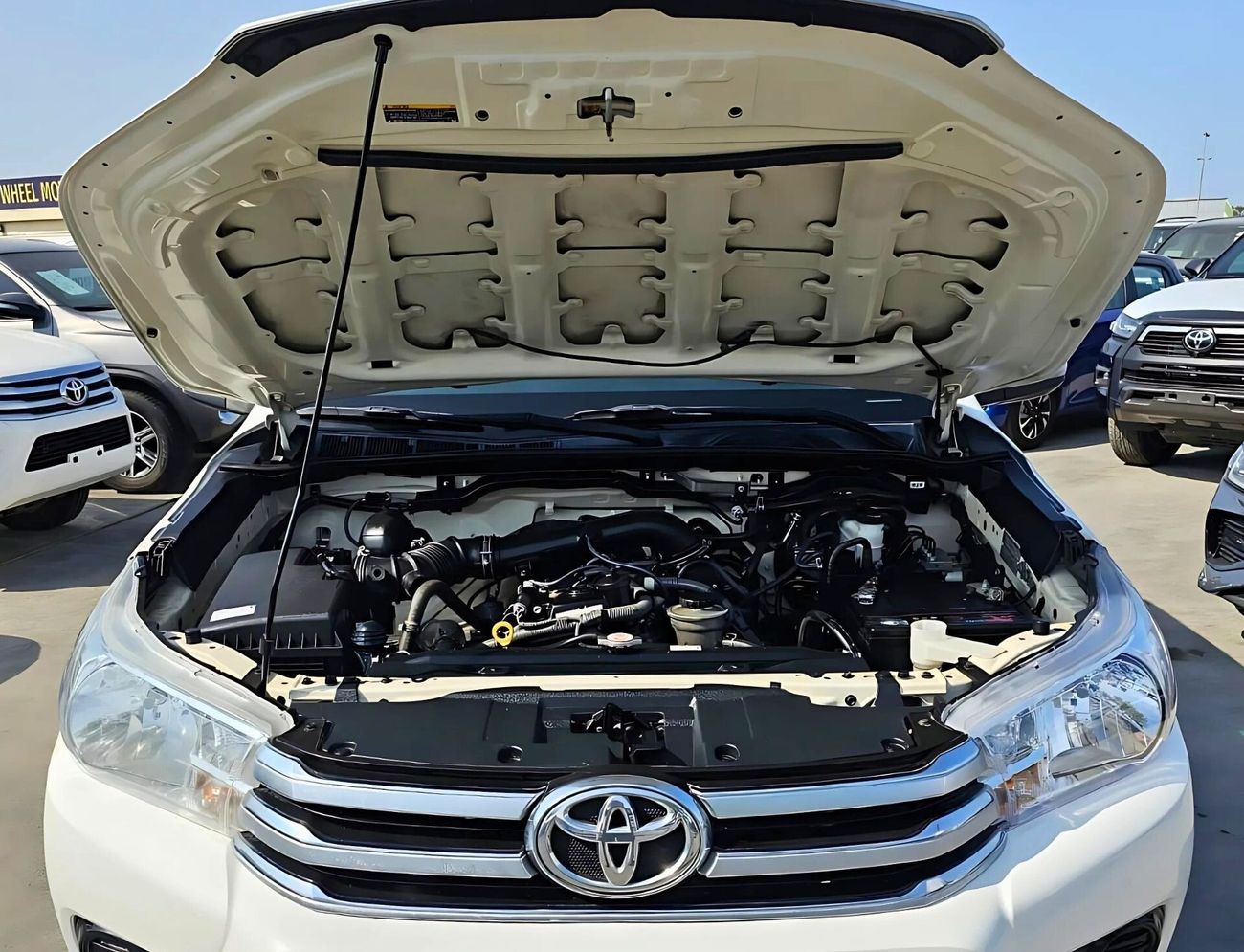 تويوتا هيلوكس 2.7 A/T/ AUTO WINDOWS/ WIDE BODY/ FULL OPTION/ EXPORT ONLY/ LOT# 45086