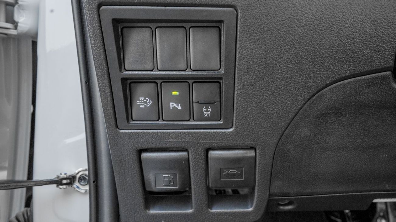 تويوتا فورتونر 2025 Toyota Fortuner GX 2.4L At Diesel (White)