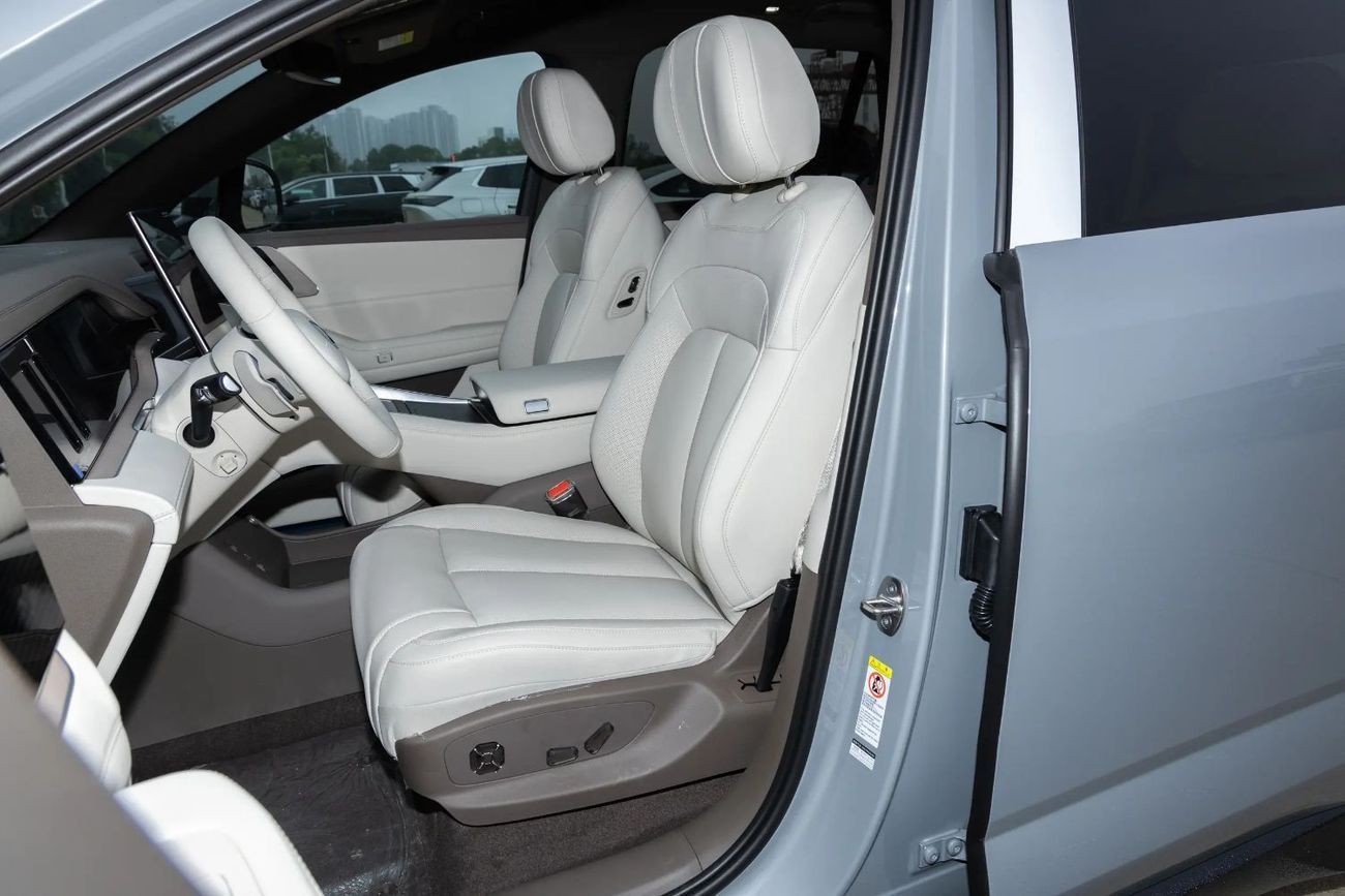 Denza N8L 2.0T three-motor hybrid