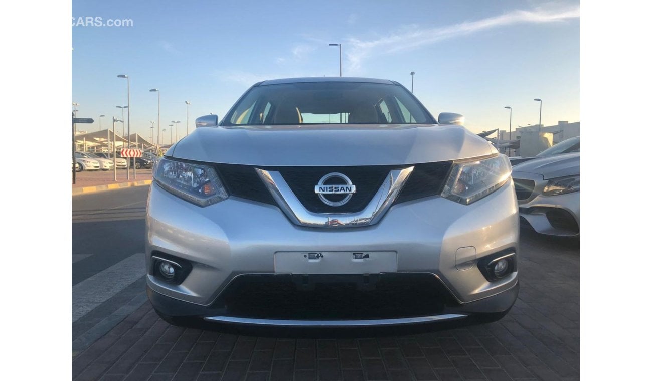 Nissan X-Trail Model 2015 GCC car prefect condition full service full option low mileage