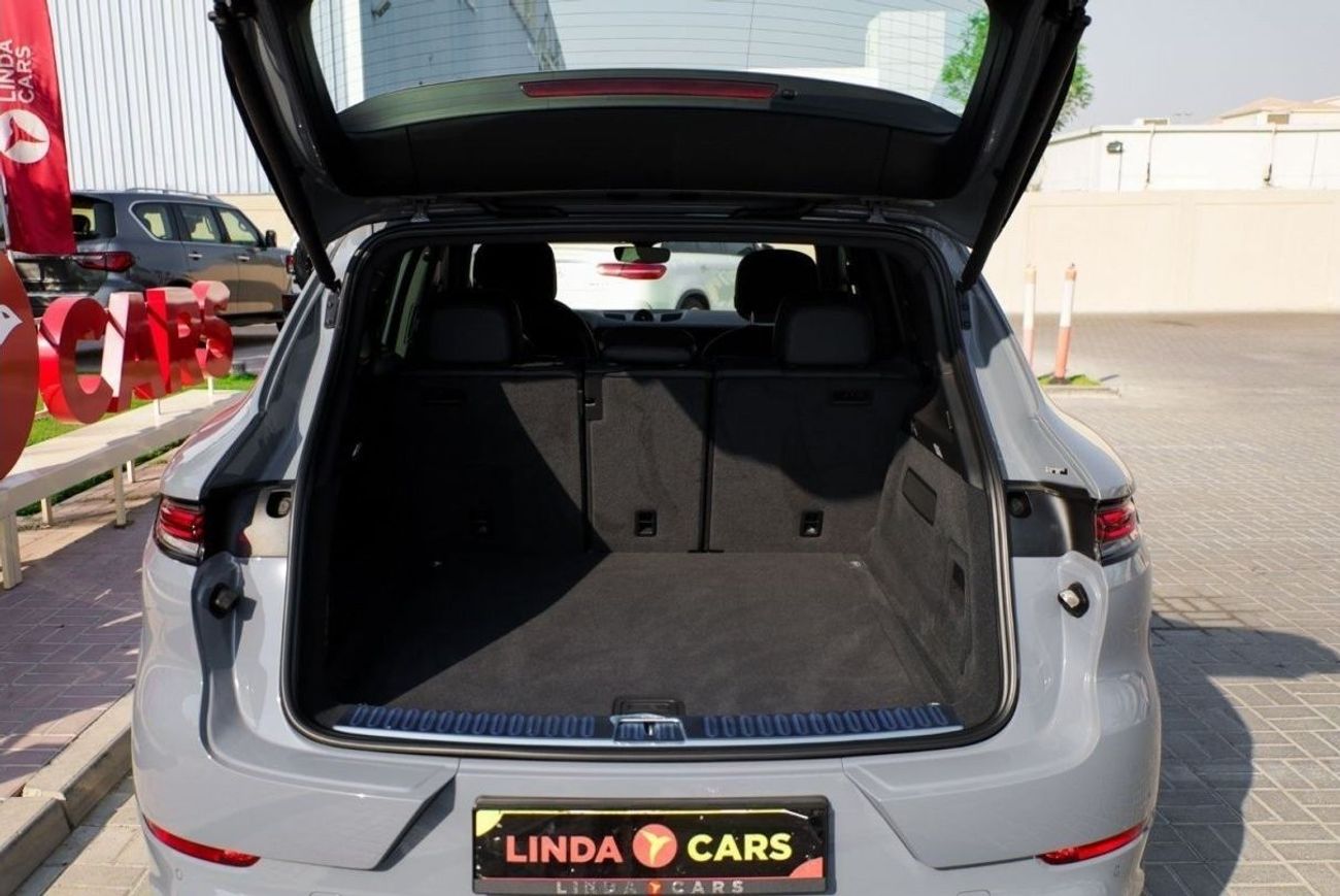 بورش كايان Porsche Cayenne 2024 GCC under Agency Warranty with Flexible Down-Payment.