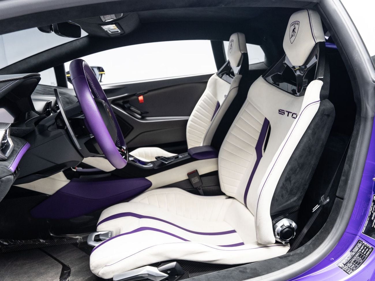 لامبورغيني هوراكان BUY NOW, PAY 2027 | THE BLACKLINE STANDARD | 2027 Lamborghini Warranty, Full Carbon, GCC