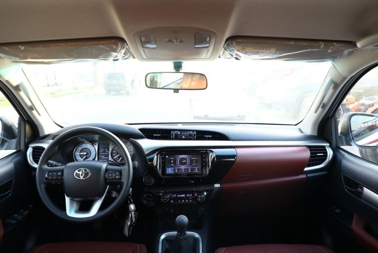 تويوتا هيلوكس Get 2023 Toyota Hilux 4x4 DC 2.8 SR5 - White inside Maroon